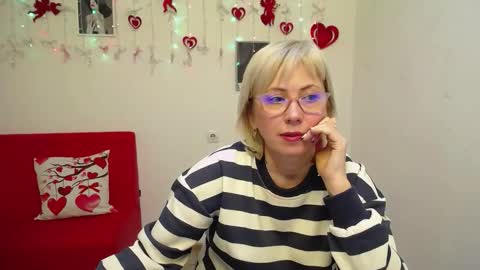 Lauren online show from February 5, 8:35 pm