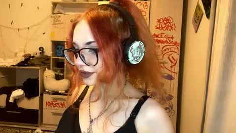 Snapshot of laurettecipro chatting on May 27, 1:57 am Eva online show from May 27, 1:57 am