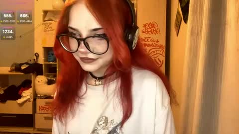 Snapshot of laurettecipro chatting on June 7, 12:37 am Eva online show from June 7, 12:37 am