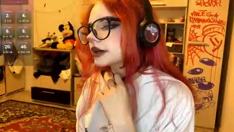 Snapshot of laurettecipro chatting on June 18, 10:14 pm Eva online show from June 18, 10:14 pm