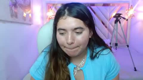 Snapshot of laurha_ chatting on July 20, 7:27 pm laura online show from July 20, 7:27 pm