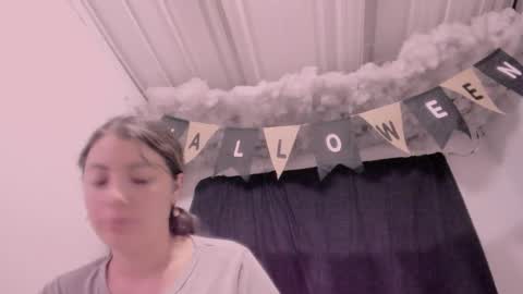 Lauu G online show from October 21, 10:05 am