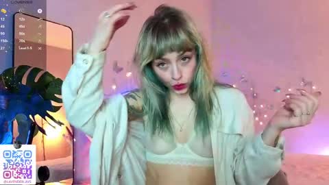 Melissa online show from April 17, 5:49 pm