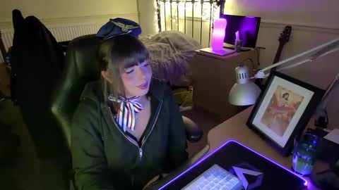 Snapshot of lavenderrzz19 chatting on November 5, 12:38 pm Lavenderrzz online show from November 5, 12:38 pm