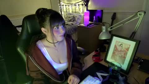 Snapshot of lavenderrzz19 chatting on November 18, 1:48 pm Lavenderrzz online show from November 18, 1:48 pm