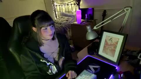 Snapshot of lavenderrzz19 chatting on November 27, 1:13 pm Lavenderrzz online show from November 27, 1:13 pm