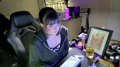 Snapshot of lavenderrzz19 chatting on December 1, 3:50 pm Lavenderrzz online show from December 1, 3:50 pm