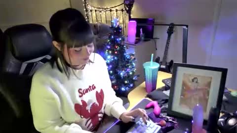 Snapshot of lavenderrzz19 chatting on December 20, 12:56 pm Lavenderrzz online show from December 20, 12:56 pm