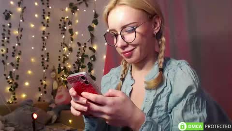 Mia online show from March 12, 9:59 am