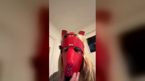 Snapshot of lavinia37 chatting on December 16, 12:15 am lavinia37 online show from December 16, 12:15 am