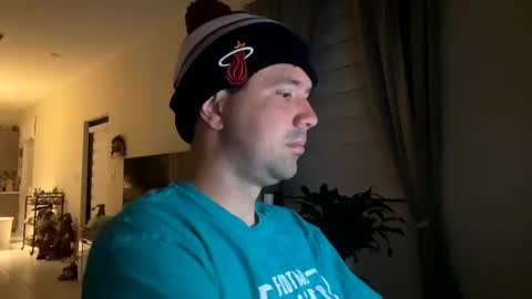 Snapshot of law_cambio chatting on December 27, 9:50 am law_cambio online show from December 27, 9:50 am