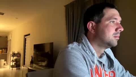 Snapshot of law_cambio chatting on February 8, 11:01 am law_cambio online show from February 8, 11:01 am