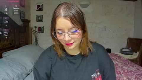 laylaah online show from February 3, 3:04 am