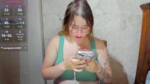 laylaah online show from March 5, 5:25 am