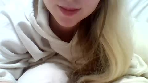 Snapshot of layannalea chatting on December 12, 2:59 am layannalea online show from December 12, 2:59 am