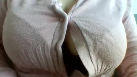 Snapshot of layannalea chatting on November 30, 11:42 pm layannalea online show from November 30, 11:42 pm