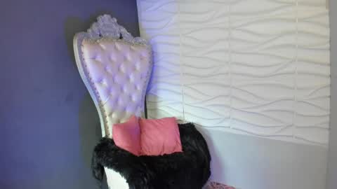 Layla online show from April 13, 8:14 pm