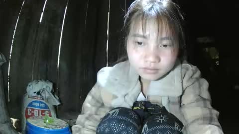 layla_999 online show from March 8, 2:37 am