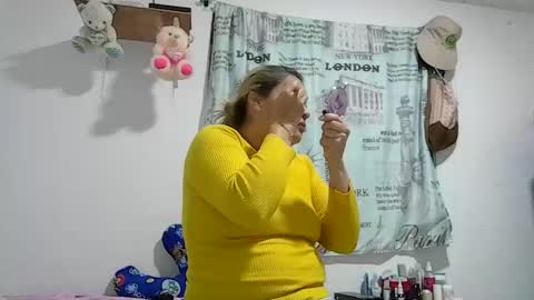 layla_astrum online show from November 7, 10:15 am