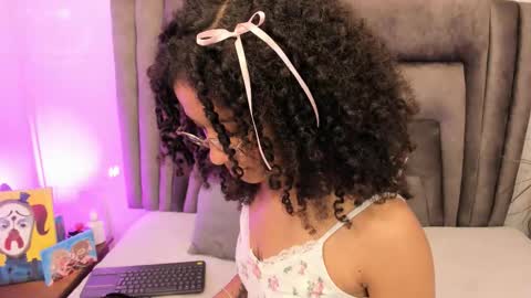 Snapshot of layla_clarke chatting on September 16, 4:57 am layla_clarke online show from September 16, 4:57 am