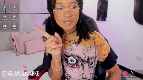 layla_clarke online show from March 25, 3:45 am