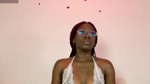 Snapshot of layla_collins_ chatting on February 24, 12:25 pm layla online show from February 24, 12:25 pm