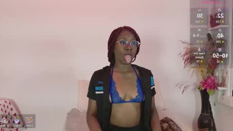 Snapshot of layla_collins_ chatting on February 28, 12:17 pm layla online show from February 28, 12:17 pm