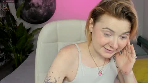 Snapshot of layla_cookies chatting on November 18, 6:07 am Layla online show from November 18, 6:07 am