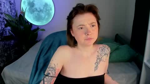 Snapshot of layla_cookies chatting on December 5, 7:06 am Layla online show from December 5, 7:06 am