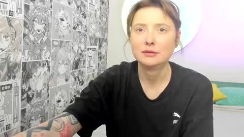 Snapshot of layla_cookies chatting on December 18, 10:16 pm Layla online show from December 18, 10:16 pm