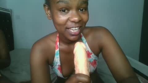 Snapshot of layla_cutiee chatting on February 9, 2:21 pm layla_cutiee online show from February 9, 2:21 pm