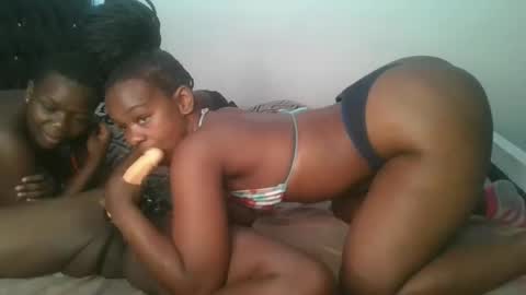 Snapshot of layla_cutiee chatting on February 27, 7:41 am layla_cutiee online show from February 27, 7:41 am