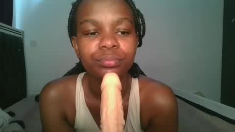 Snapshot of layla_cutiee chatting on March 2, 5:08 am layla_cutiee online show from March 2, 5:08 am