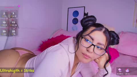 Snapshot of layla_nicols chatting on January 9, 3:12 pm Layla online show from January 9, 3:12 pm