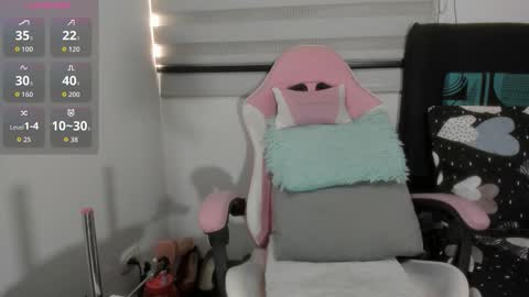 LAYLA online show from March 6, 5:09 pm