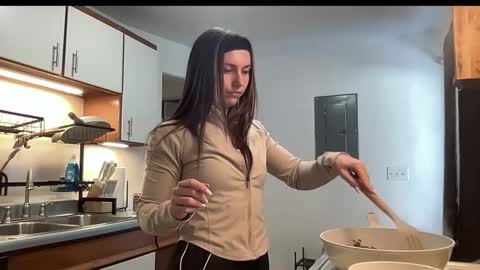 laylahlaylah1 online show from December 15, 3:05 pm