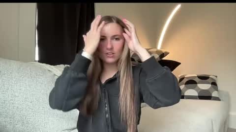 laylahlaylah1 online show from April 17, 1:58 pm