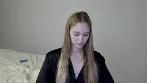 Snapshot of laylapretty001 chatting on December 4, 7:06 am LaylaPretty001 online show from December 4, 7:06 am