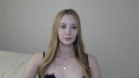 Snapshot of laylapretty001 chatting on December 9, 6:23 am LaylaPretty001 online show from December 9, 6:23 am