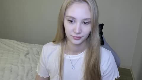 LaylaPretty001 online show from October 27, 5:00 am