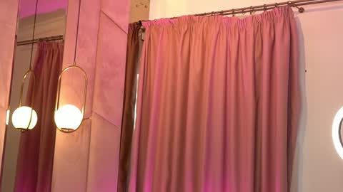 Layla online show from June 26, 6:40 am