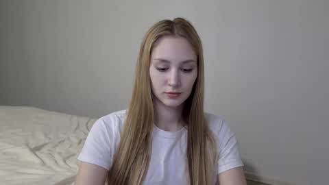 Snapshot of laylla001 chatting on December 3, 10:50 am Laylla001 online show from December 3, 10:50 am