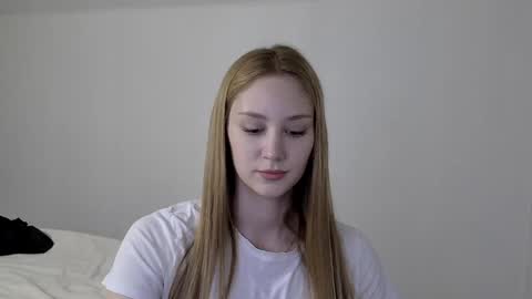 Snapshot of laylla001 chatting on December 5, 6:32 am Laylla001 online show from December 5, 6:32 am