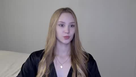 Snapshot of laylla001 chatting on December 9, 5:40 am Laylla001 online show from December 9, 5:40 am