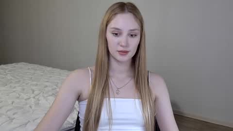 Snapshot of laylla001 chatting on January 15, 9:45 am Laylla001 online show from January 15, 9:45 am