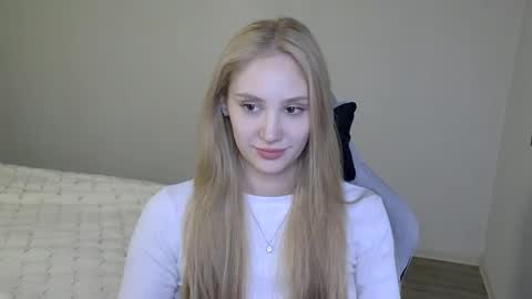 Snapshot of laylla001 chatting on October 20, 12:27 pm Laylla001 online show from October 20, 12:27 pm