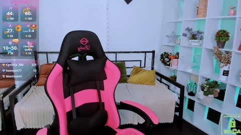 layriantavee online show from January 8, 10:15 am