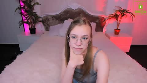 layriantavee online show from February 7, 7:40 am