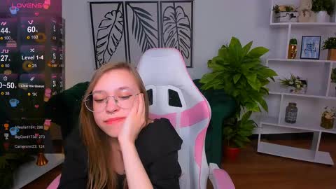 layriantavee online show from February 11, 1:30 pm