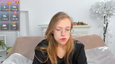 layriantavee online show from September 13, 6:02 am